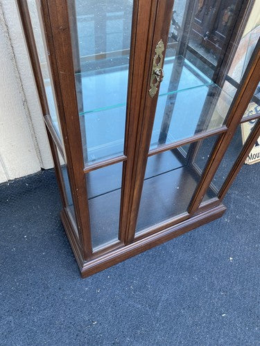 BN 03: Curio China cabinet