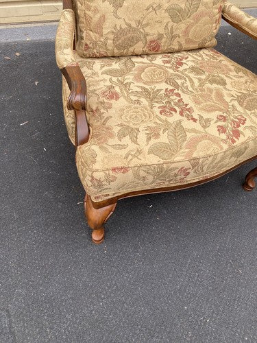 65790    Large Comfortable Armchair Chair