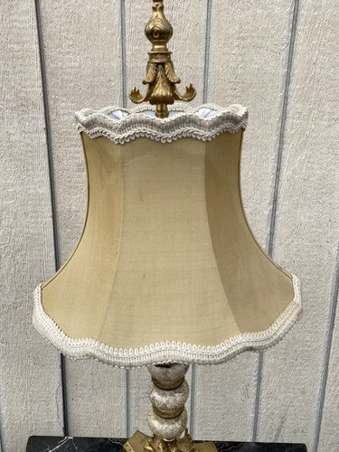 66394    Decorator Table Lamp Light with Shade Stamped  FR r258 on base