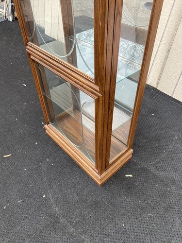 65088 BN 02: Etched Glass Reinisch Oak Curio China Cabinet