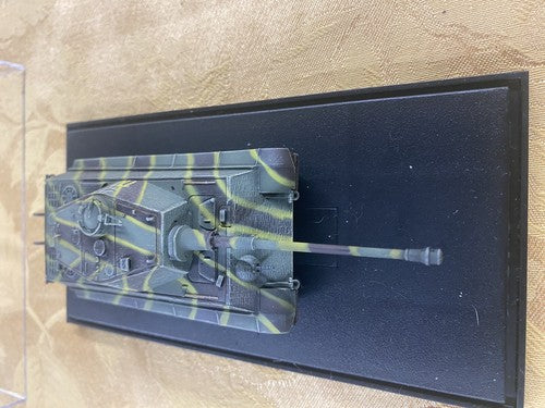 ES 46:    Group of 3  military  tanks