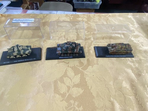 ES 48  :   3 Diecast Military Tanks with showcases  6 1/4" x 2 1/2" x 2 1/2"H