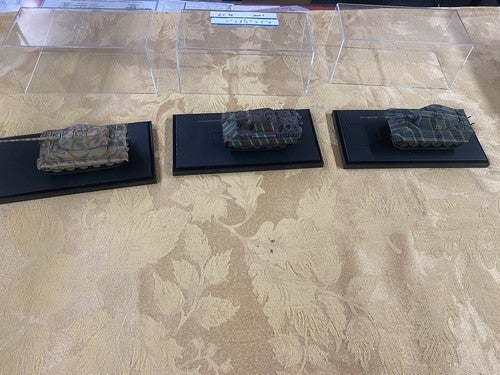 ES 46:    Group of 3  military  tanks