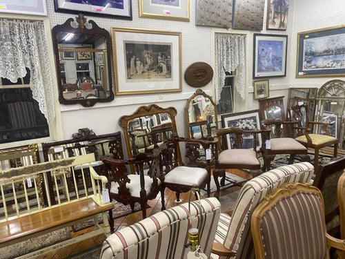 66394    Decorator Table Lamp Light with Shade Stamped  FR r258 on base