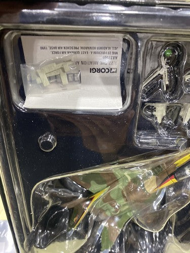 ES 207 :   Corgi AA37501 MIG 29 FULCRUM AEAST GERMANY VLadimir KOMAROW 1990