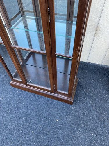 BN 03: Curio China cabinet