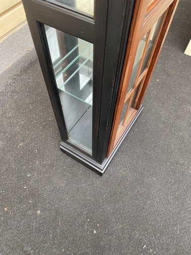 65788  Modern PULASKI Furniture Curio Cabinet Display Case