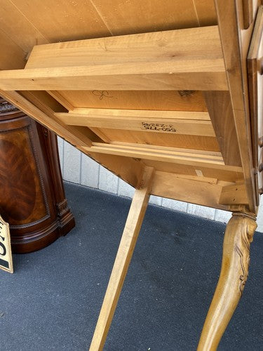 65278 SHERRILL CTH  Maple Figural Console Table Stand