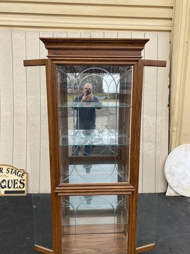 65088 BN 02: Etched Glass Reinisch Oak Curio China Cabinet