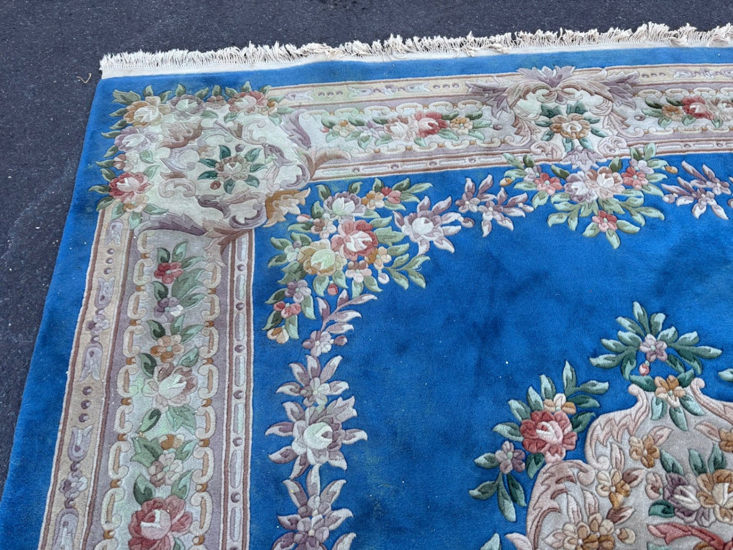 RUG01  Elegant European-Style Floral Area Rug in Rich Blue Wool