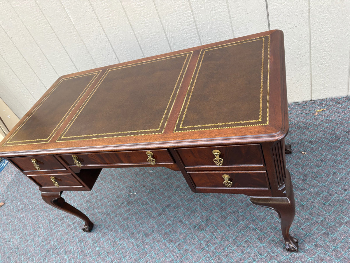 68162 Sligh Queen Anne Style Leather Top Writing Desk Mahogany