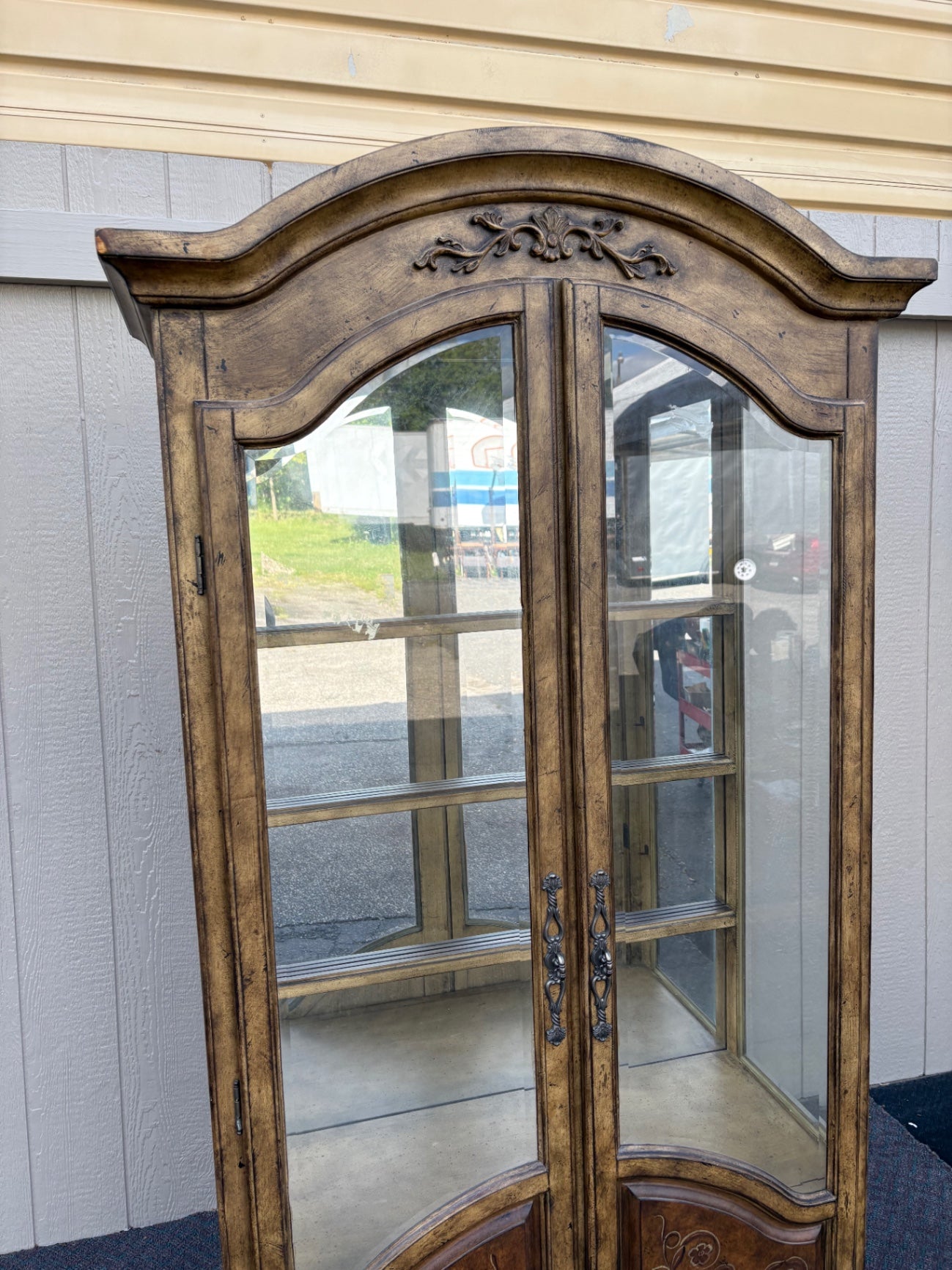 67683 French Provincial Hand-Painted Curio Cabinet with Glass Doors