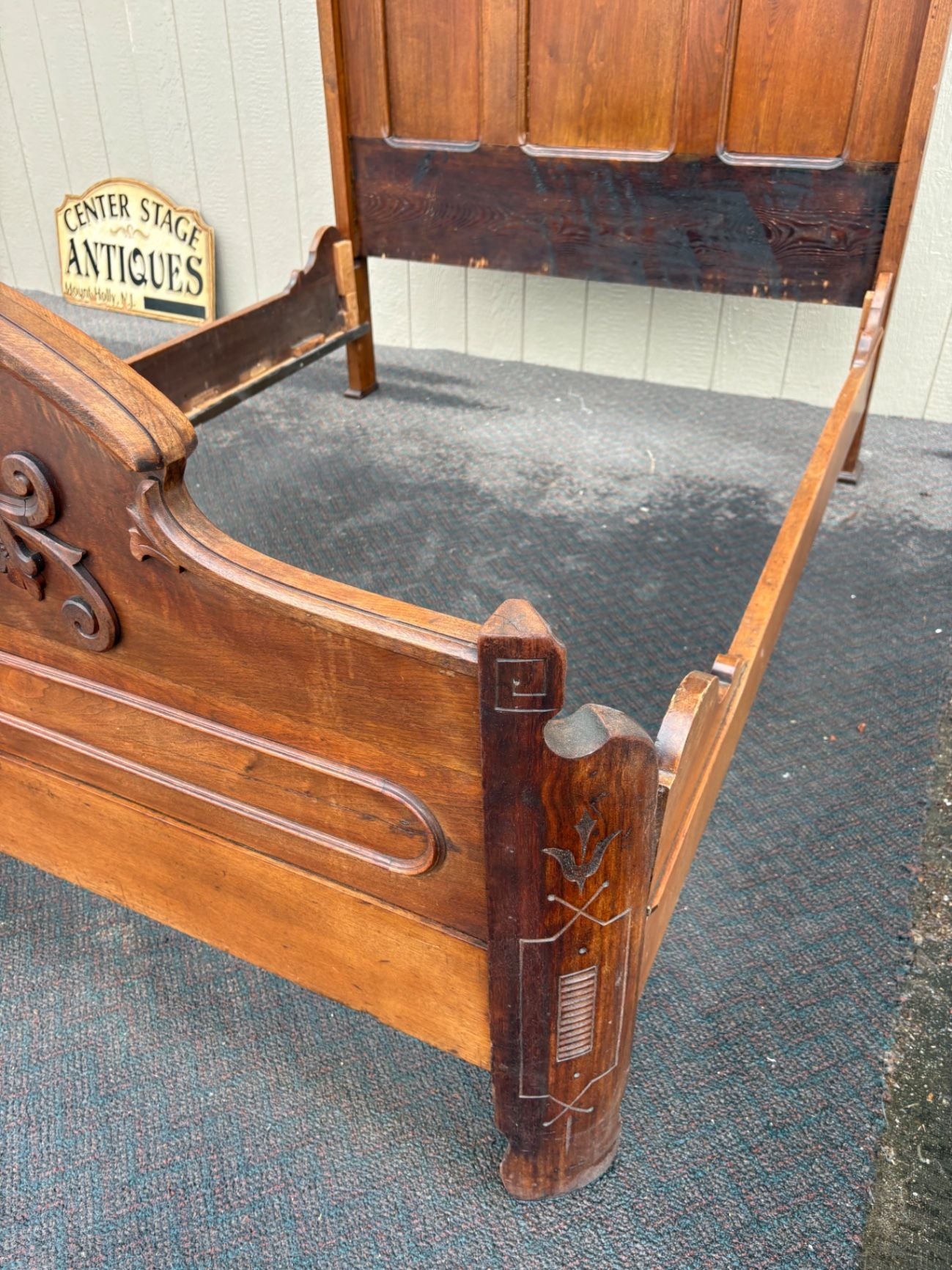 67434  Victorian Full Size Bed with Intricate Carved Headboard