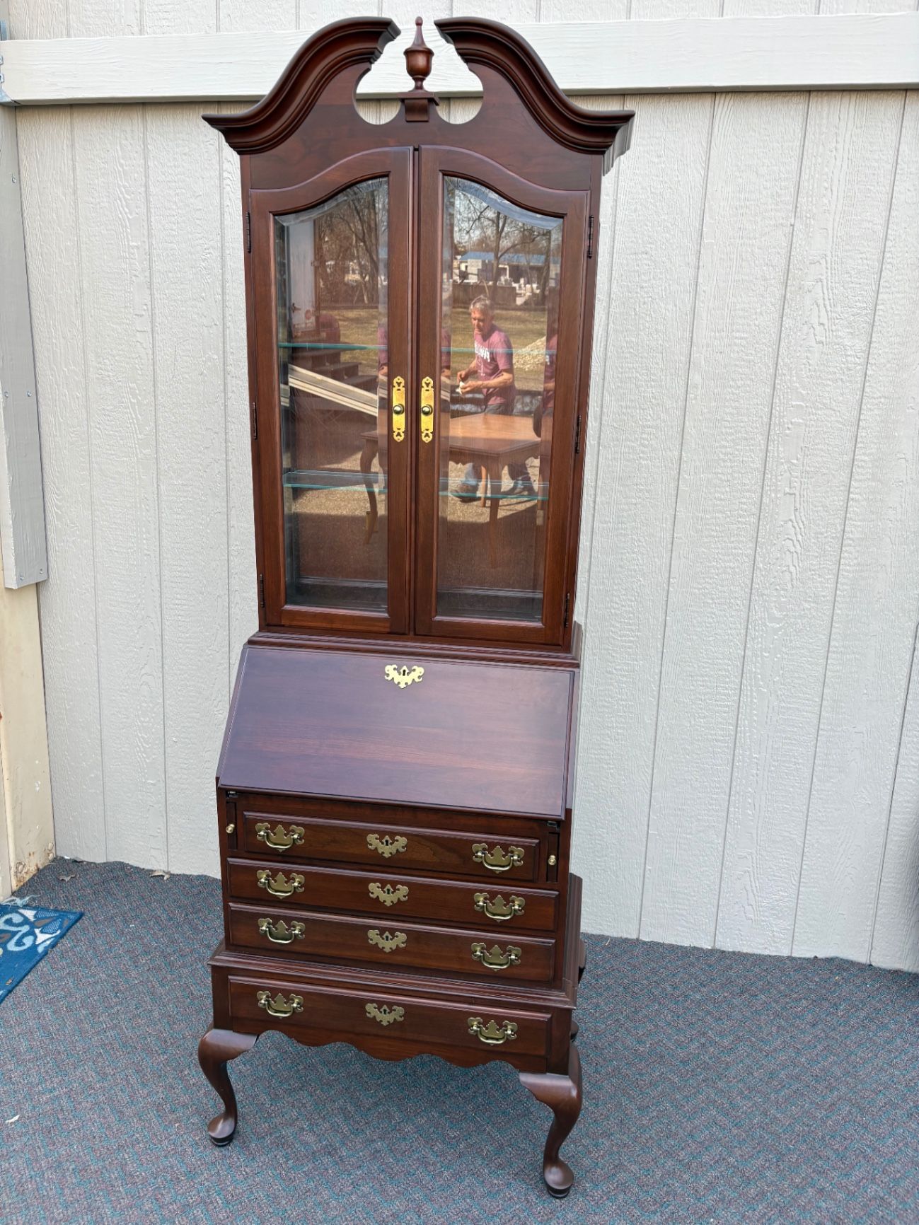 67580 Ethan Allen Traditional Secretary Desk with Hutch in Mahogany
