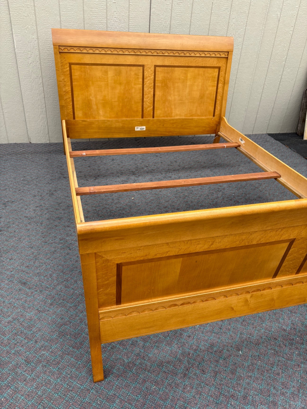 67984 Ethan Allen ?? Queen Size Sleigh Bed, Classic Cherry Wood Finish