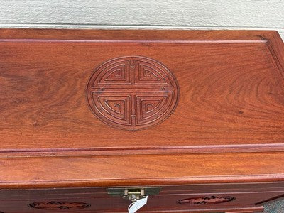 67075 Mahogany Oriental Blanket Chest With Sliding Tray