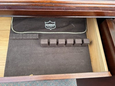 67135 Banded Mahogany Thomasville Breakfront China Cabinet Curio