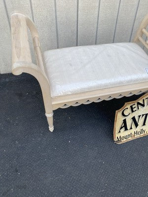 66613 LEXINGTON Furniture Window Bench Stool