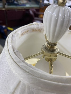 66558 Lenox Quoizel Table Lamp with Lenox Tag on shade