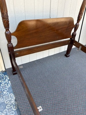 66932  Quality QUEEN Size  Solid Mahogany Poster Bed