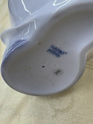 COL 03: LLADRO Porceliane Figure Statue 6481 stamped on base and   205 on  label