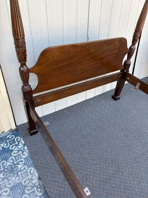 66932  Quality QUEEN Size  Solid Mahogany Poster Bed