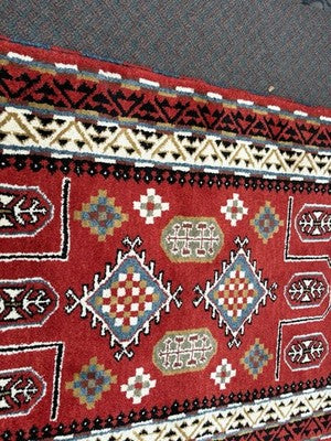 RUG 13: Tan Oriental Rug Carpet SIZE 75" x 48"