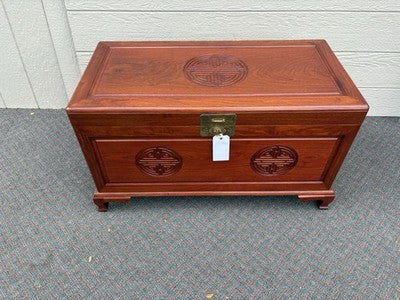 67075 Mahogany Oriental Blanket Chest With Sliding Tray
