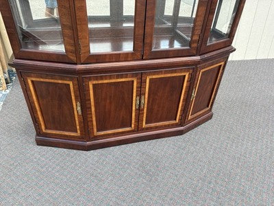 67135 Banded Mahogany Thomasville Breakfront China Cabinet Curio