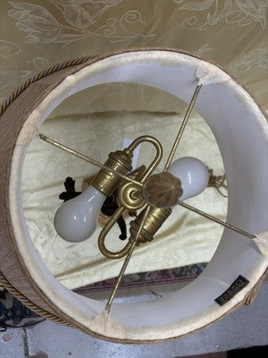 65280 QUALITY Figural Table Lamp with Shade