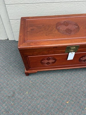 67075 Mahogany Oriental Blanket Chest With Sliding Tray