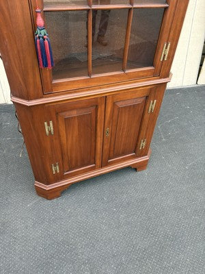 66652 Solid Cherry Henkel Harris Virginia Galleries Corner China Cabinet Curio