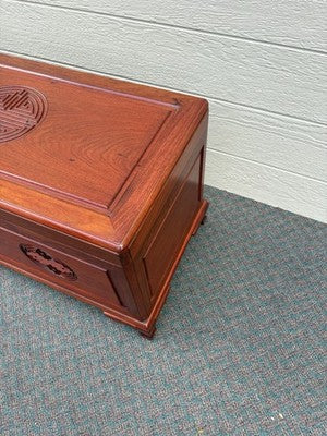 67075 Mahogany Oriental Blanket Chest With Sliding Tray