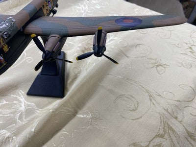 ES 210:   Diecast Airplane Plane AA32618