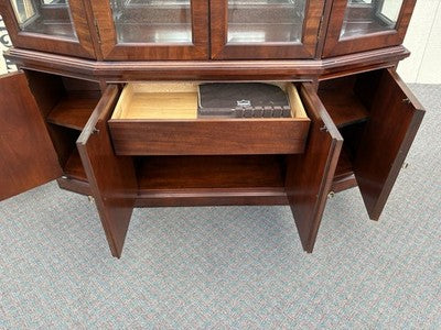 67135 Banded Mahogany Thomasville Breakfront China Cabinet Curio