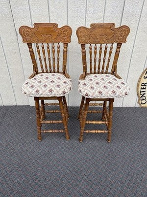 66334  Oak Tile Top Bar Liquor Cabinet with 2 Barstools Swivel  Stool Chair s