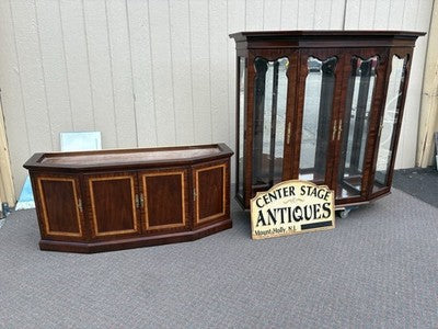 67135 Banded Mahogany Thomasville Breakfront China Cabinet Curio