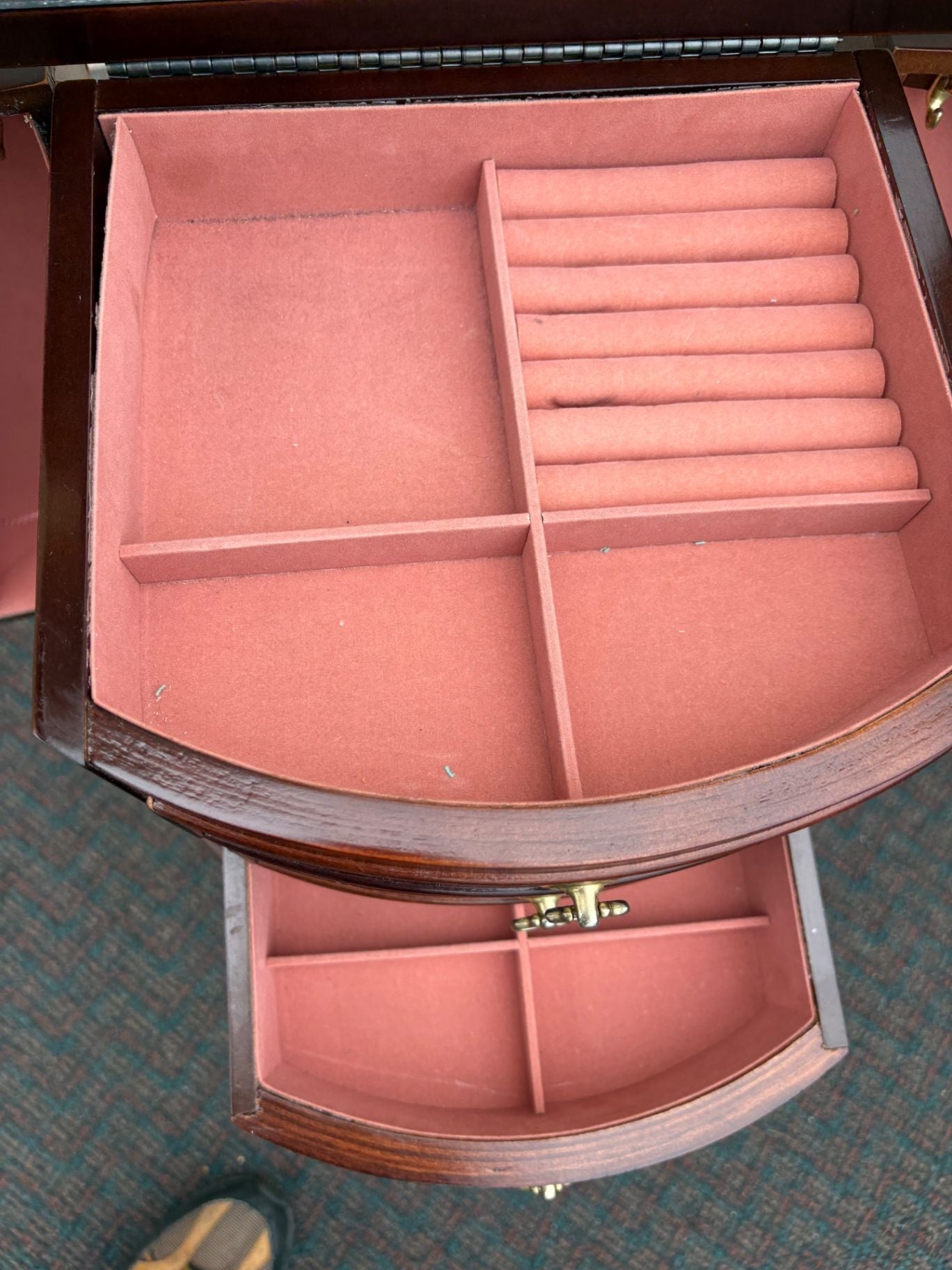 67470  Elegant Mahogany POWELL Furniture Half Round Jewelry Cabinet with Felt Lining