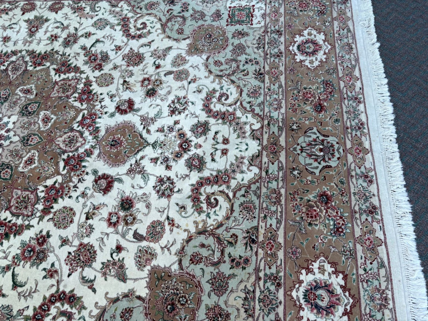 RUG 07 Traditional Oriental Rug with Floral Medallion Design, Wool 8' x 10' 6"