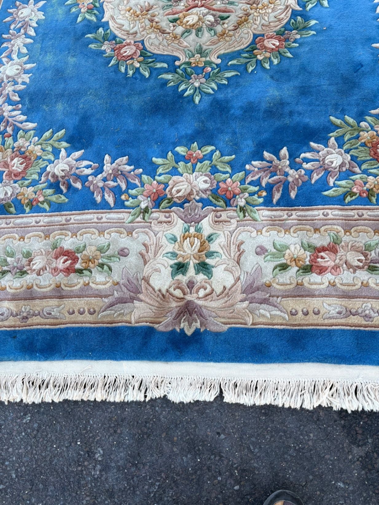 RUG01  Elegant European-Style Floral Area Rug in Rich Blue Wool