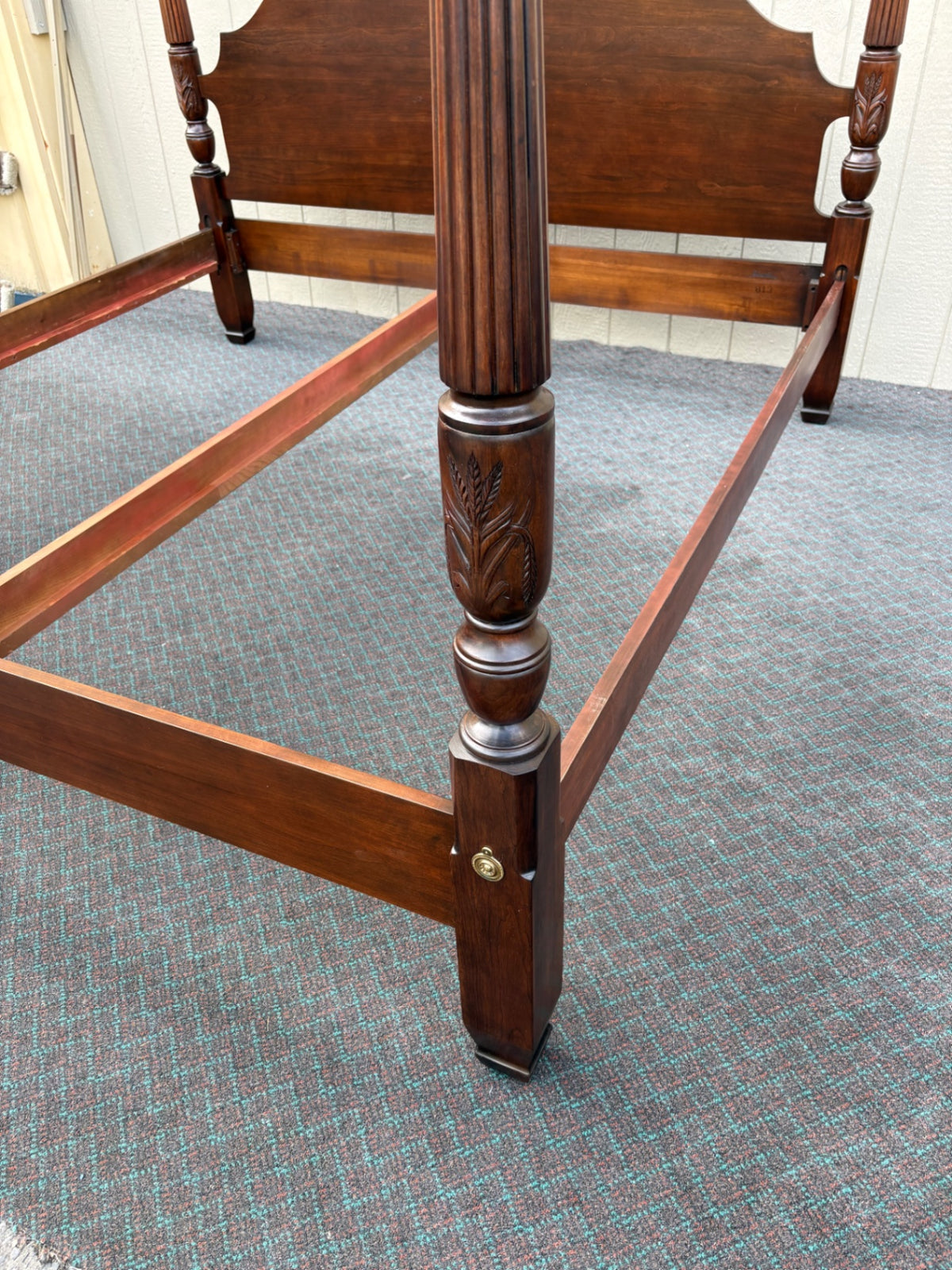 68165  Harden King Size Poster Bed, Traditional Mahogany Finish