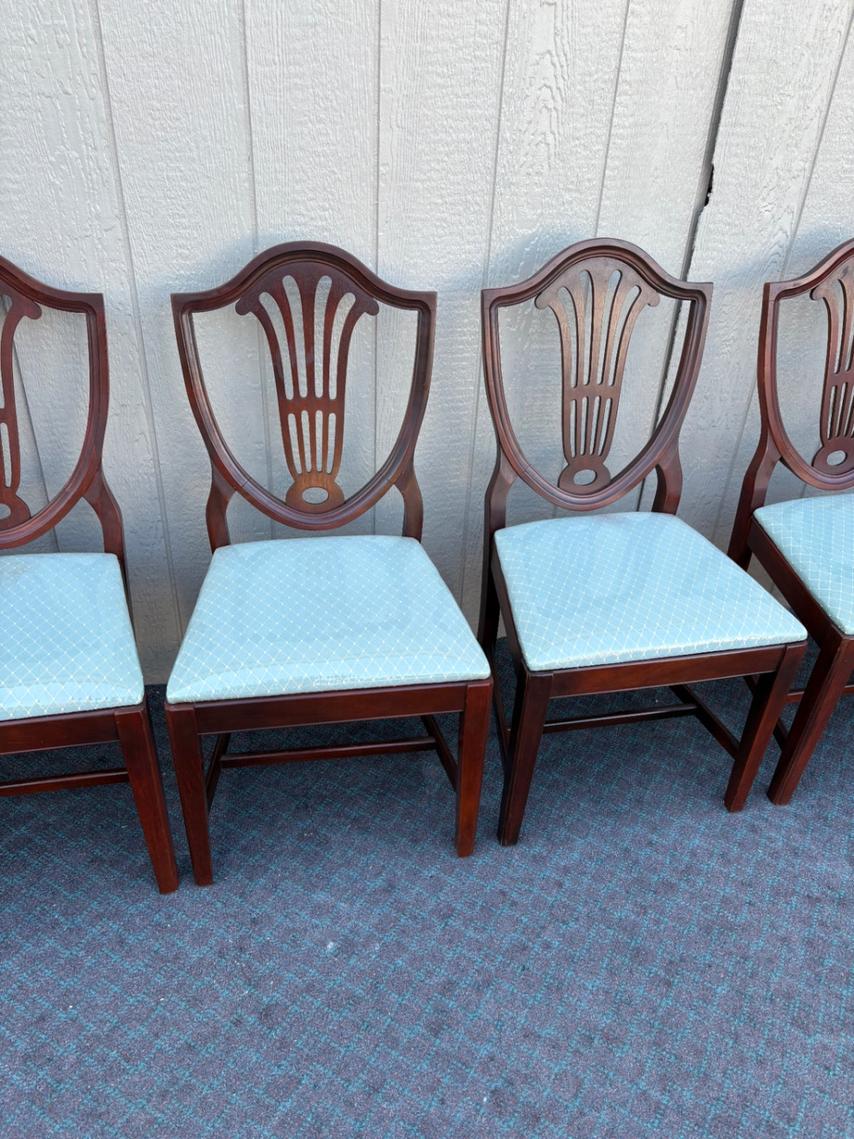 Set of 6 Hepplewhite Shield Back Dining Chairs in Mahogany