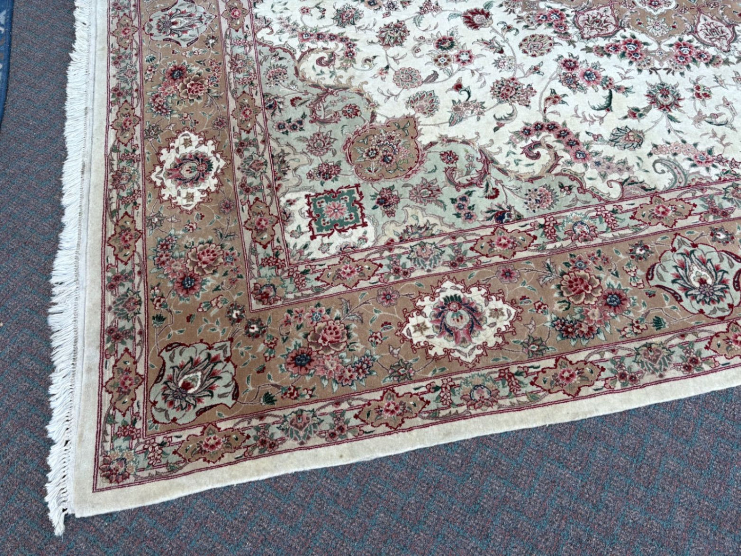 RUG 07 Traditional Oriental Rug with Floral Medallion Design, Wool 8' x 10' 6"