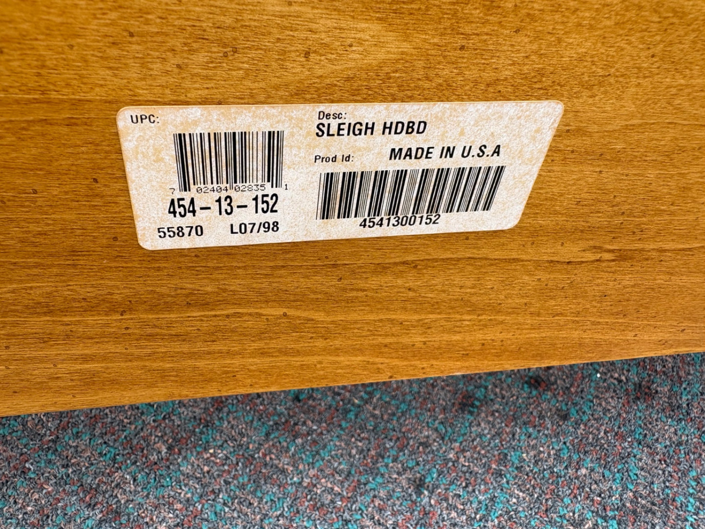 67984 Ethan Allen ?? Queen Size Sleigh Bed, Classic Cherry Wood Finish