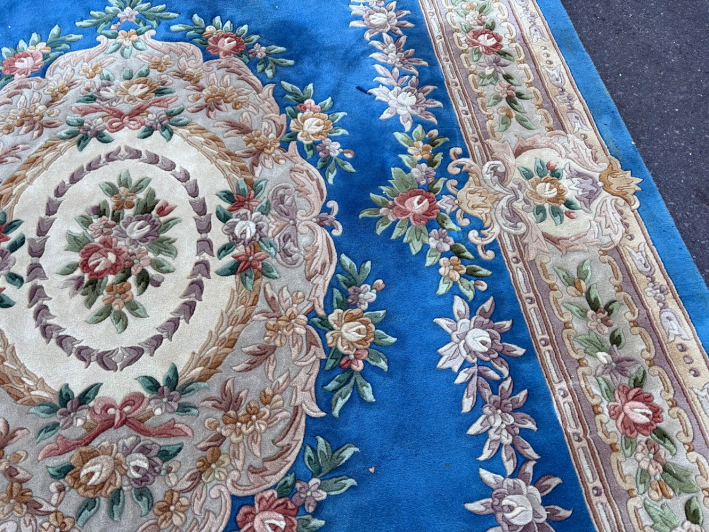 RUG01  Elegant European-Style Floral Area Rug in Rich Blue Wool
