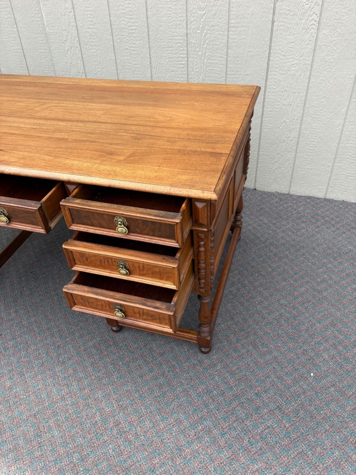 67611  Antique Executive Desk, Traditional Style in Solid Wood