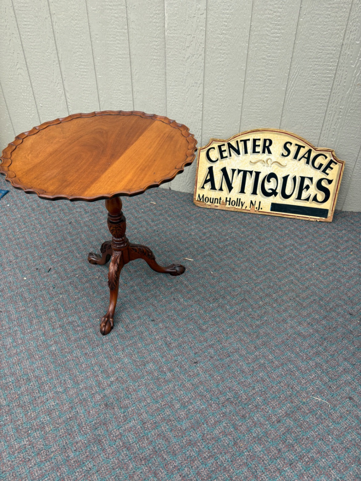 67814 Antique Mahogany Tilt-Top Pie Crust Table with Carved Pedestal