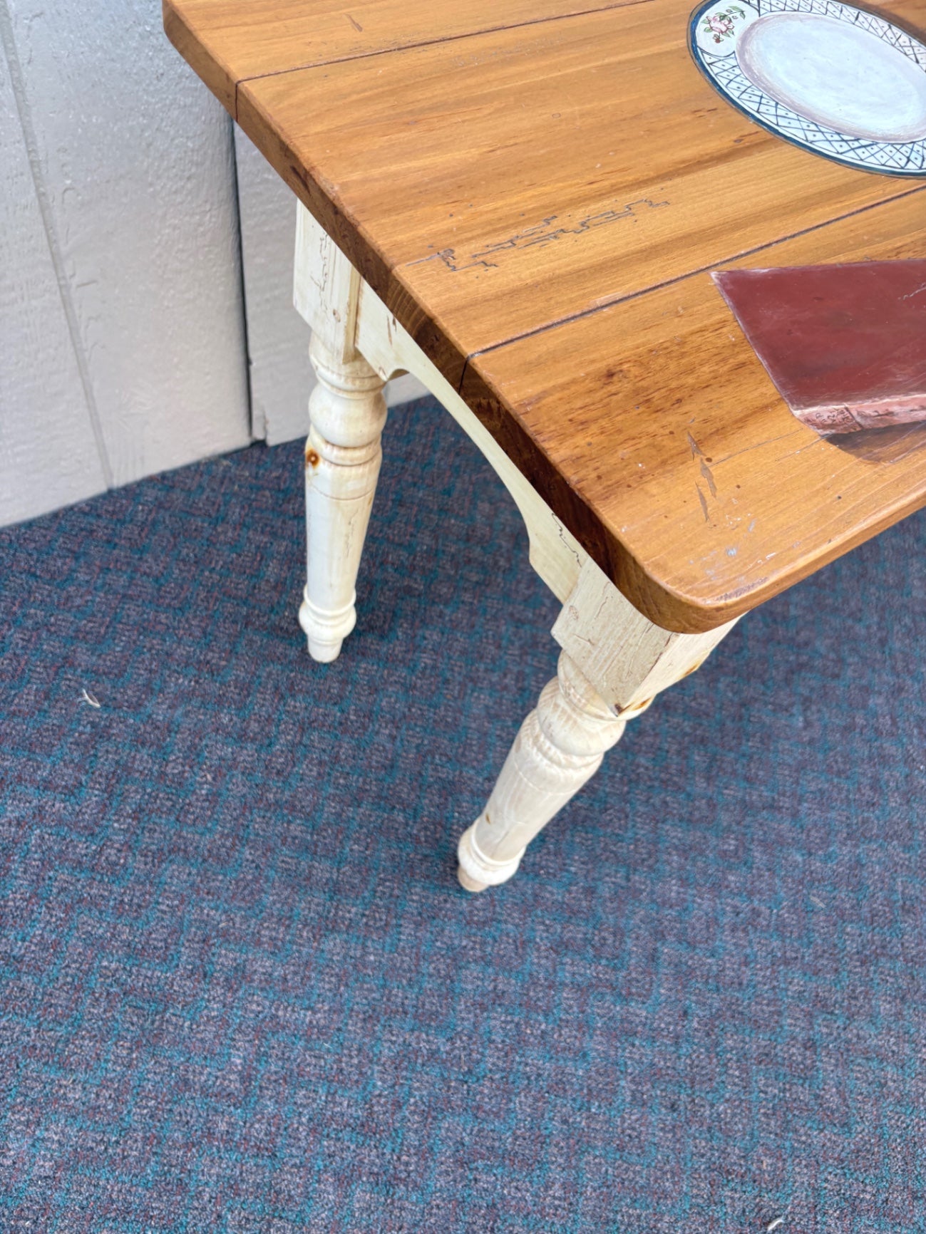 67858 Ethan Allen Country Style Console Table with Floral Accents