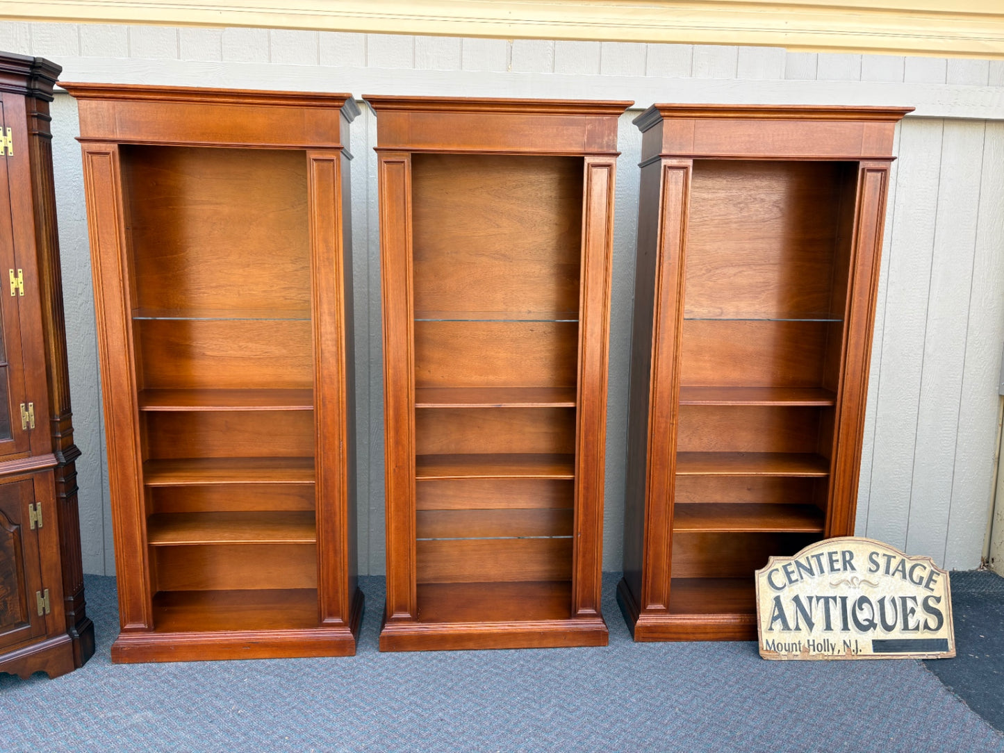67748  Elegant Set of Three Classic Mahogany Bookcases with Adjustable Shelves