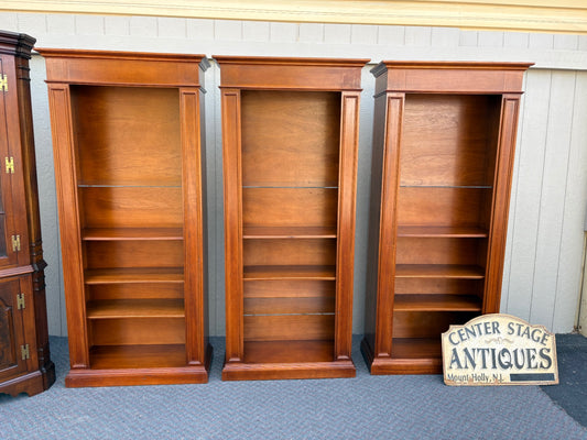 67748  Elegant Set of Three Classic Mahogany Bookcases with Adjustable Shelves